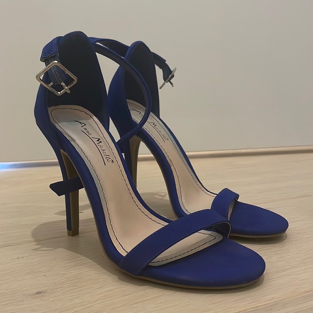Barely worn cute blue heels!